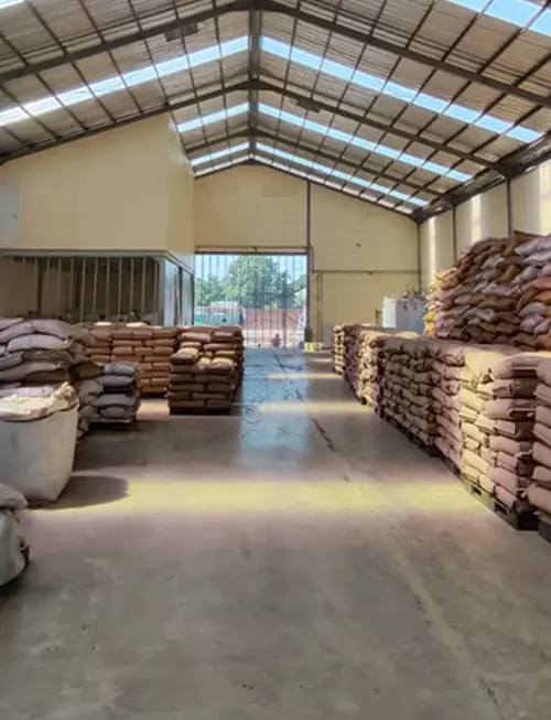 Cocoa warehouse with controlled storage